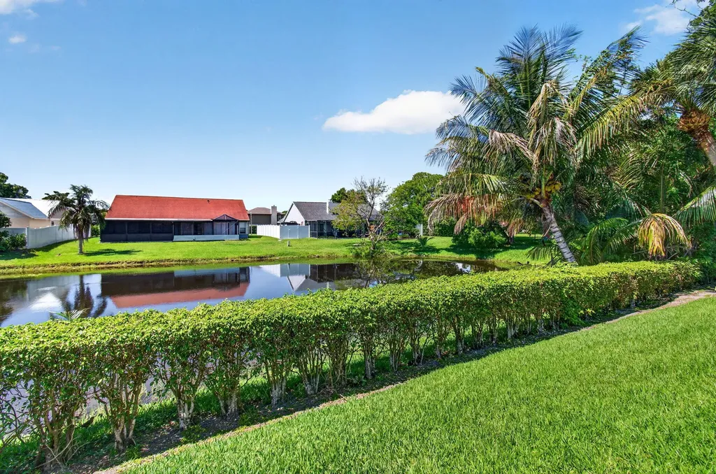 6374 Park Lake Circle Boynton Beach FL 33437