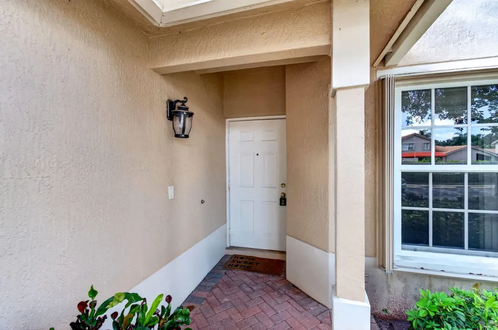 6374 Park Lake Circle Boynton Beach FL 33437