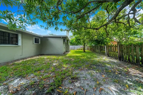 4460 NW 3rd Place Plantation FL 33317