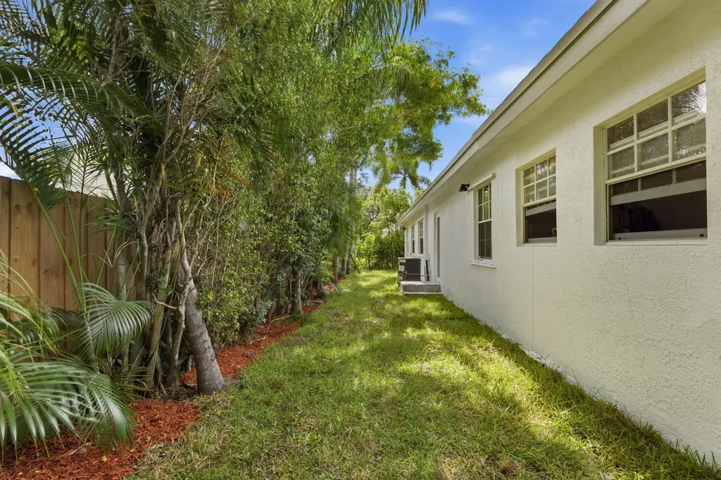 4793 Badger Avenue West Palm Beach FL 33417