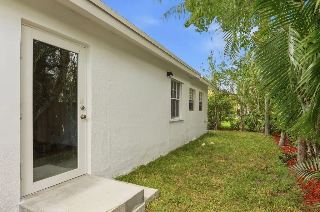 4793 Badger Avenue West Palm Beach FL 33417