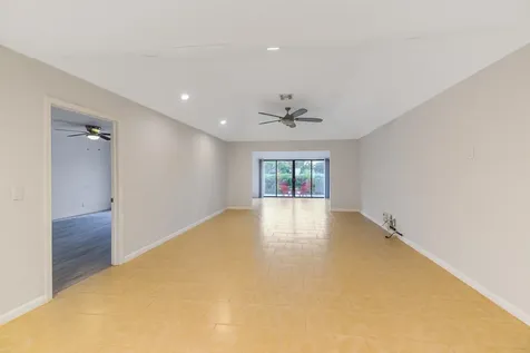 13867 Eastpointe Way Palm Beach Gardens FL 33418