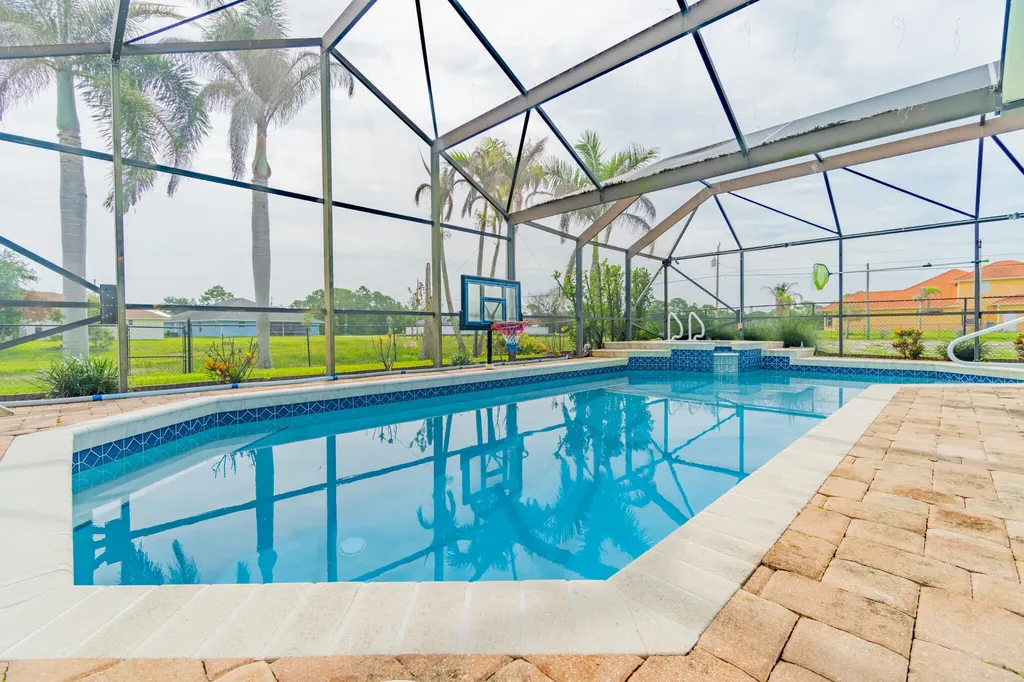 5593 NW Wesley Road Port St Lucie FL 34986