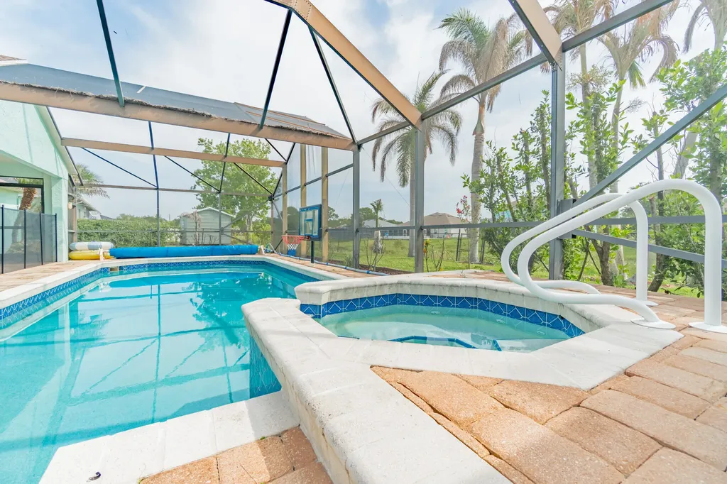 5593 NW Wesley Road Port St Lucie FL 34986