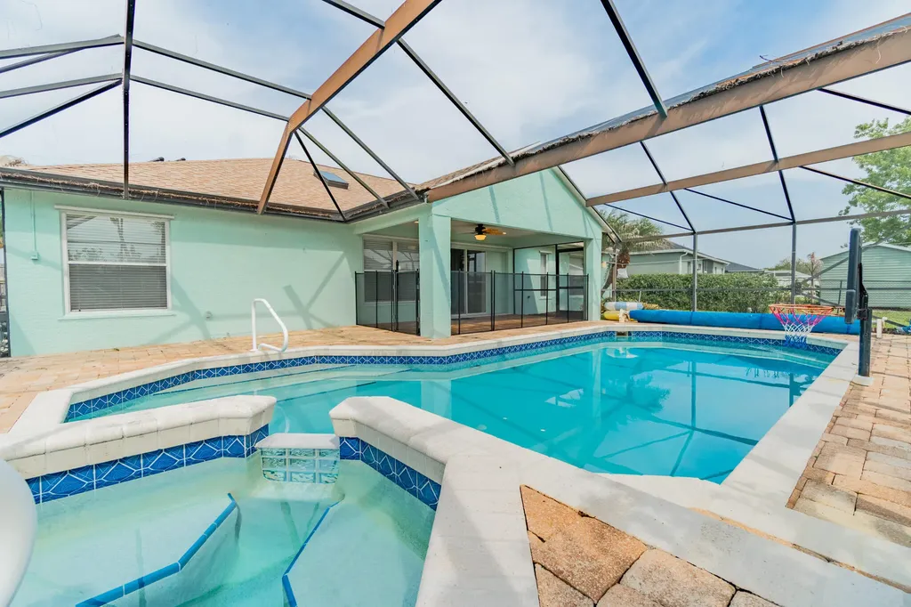 5593 NW Wesley Road Port St Lucie FL 34986