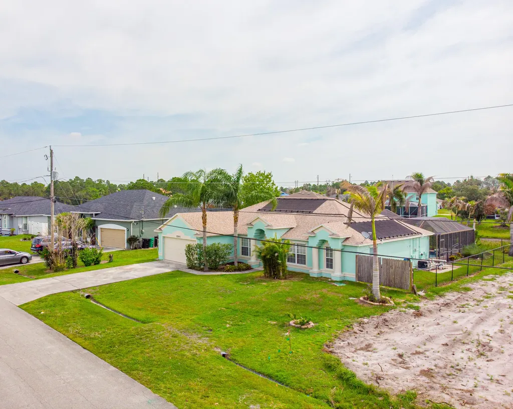 5593 NW Wesley Road Port St Lucie FL 34986