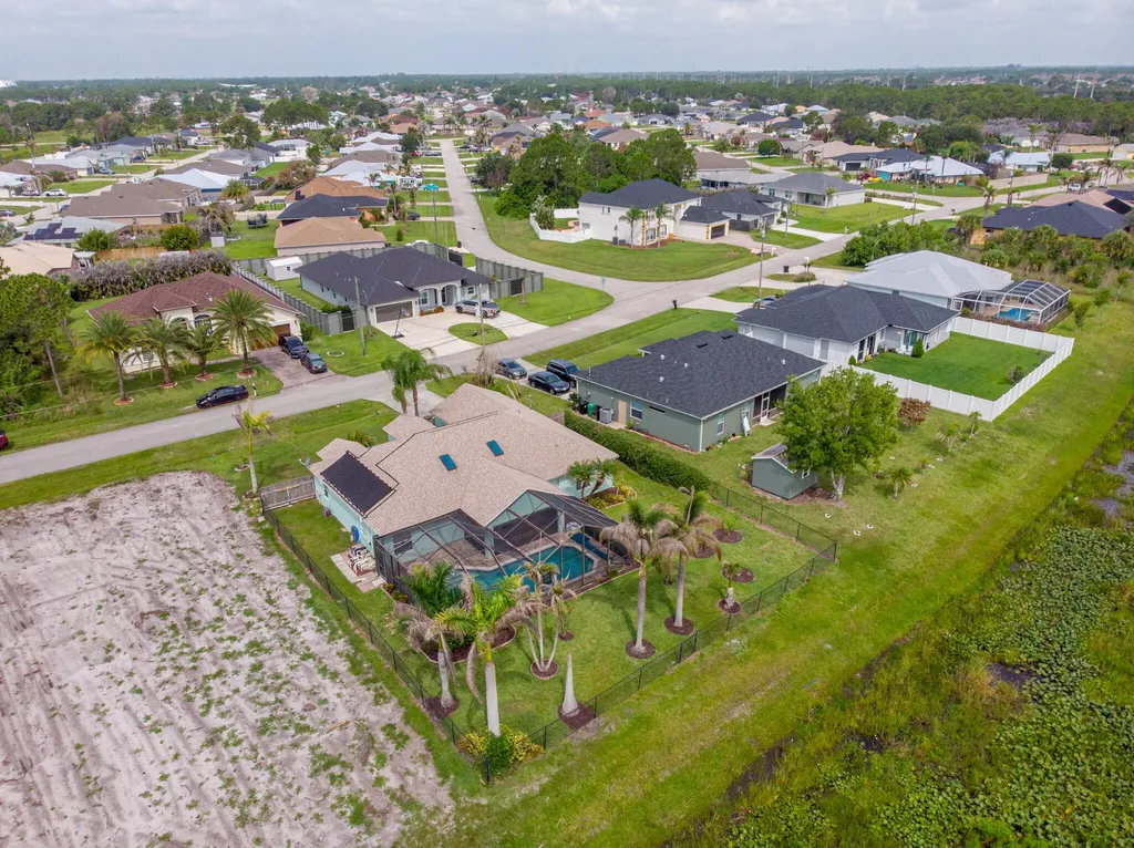 5593 NW Wesley Road Port St Lucie FL 34986