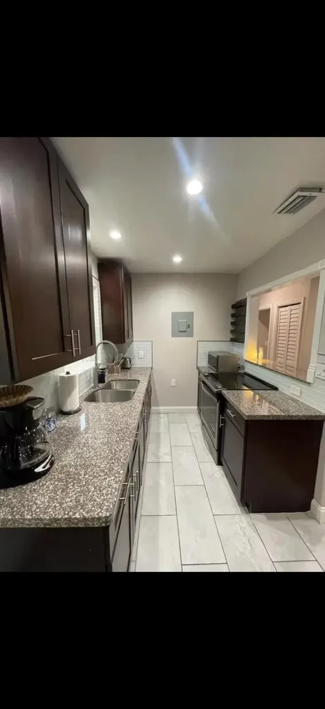 400 SW 12th Fort Lauderdale FL 33315