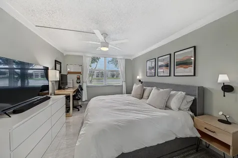 9420 Poinciana Place Davie FL 33324