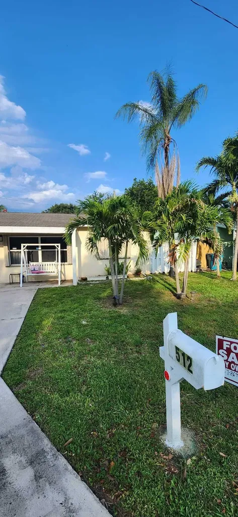 512 SE 1st Street Boynton Beach FL 33435