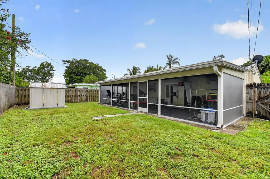 512 SE 1st Street Boynton Beach FL 33435