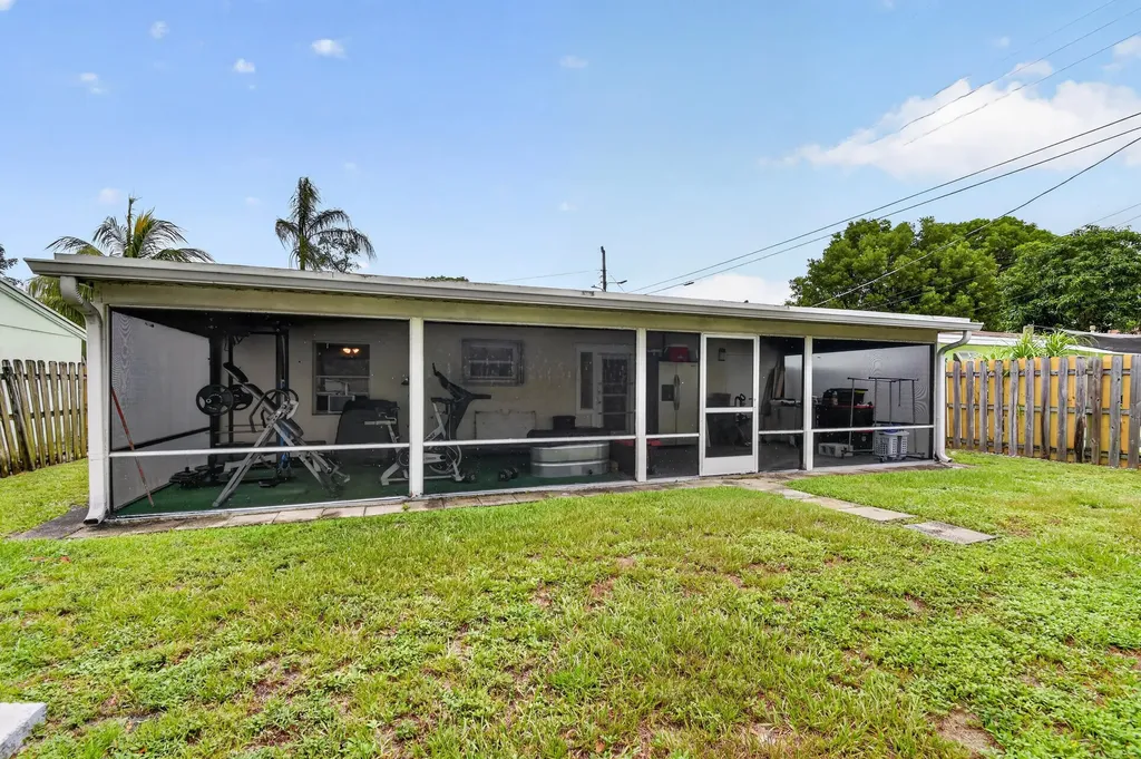 512 SE 1st Street Boynton Beach FL 33435