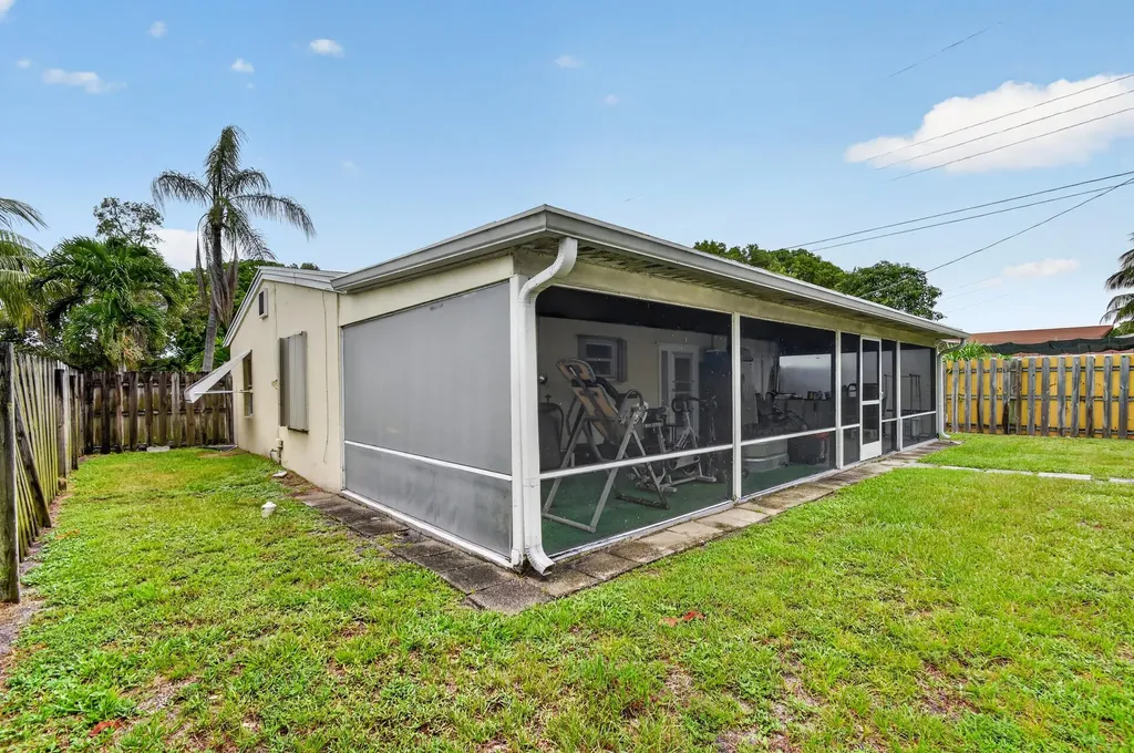 512 SE 1st Street Boynton Beach FL 33435
