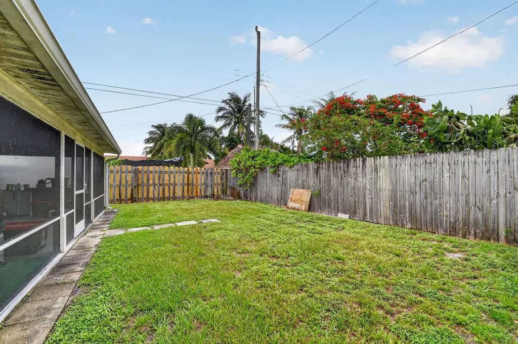 512 SE 1st Street Boynton Beach FL 33435