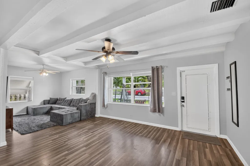 512 SE 1st Street Boynton Beach FL 33435