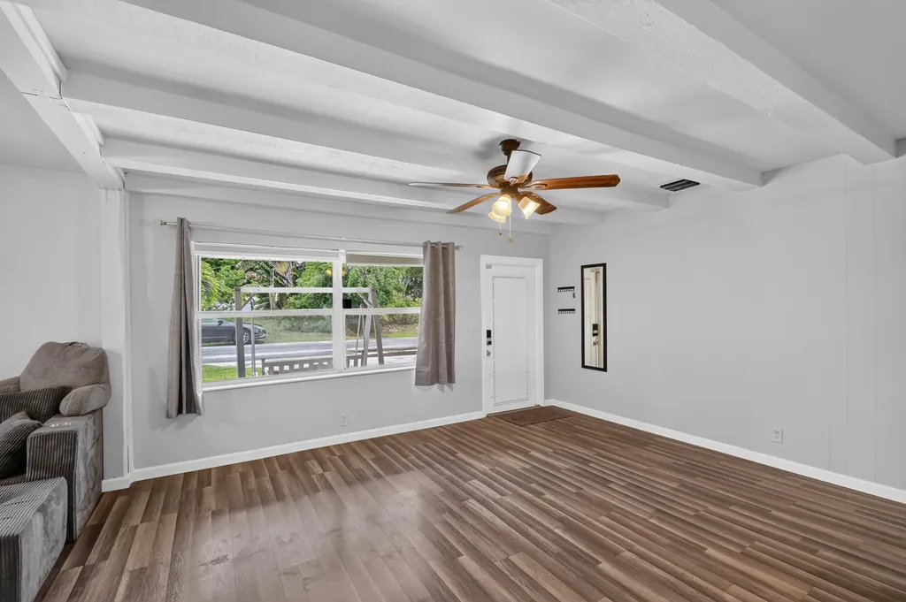 512 SE 1st Street Boynton Beach FL 33435