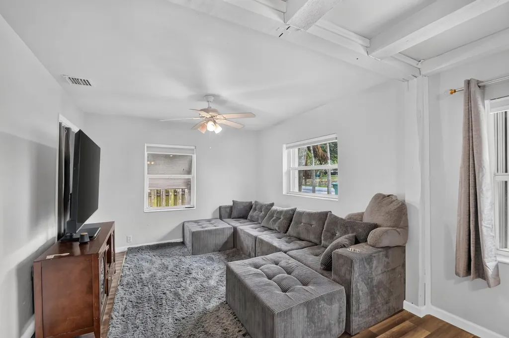 512 SE 1st Street Boynton Beach FL 33435