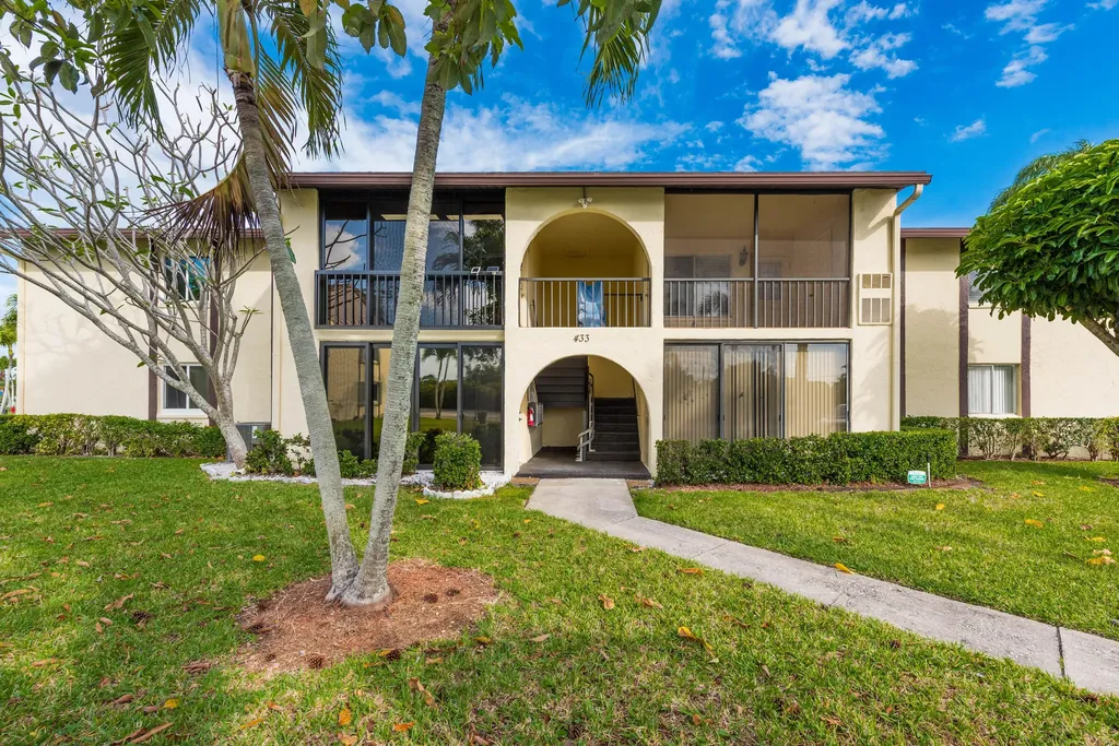 3561 Tall Pine Way Greenacres FL 33463