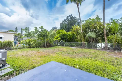 1523 SW 68th Way North Lauderdale FL 33068