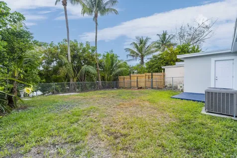 1523 SW 68th Way North Lauderdale FL 33068
