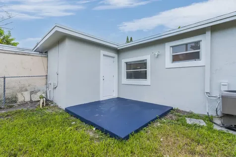 1523 SW 68th Way North Lauderdale FL 33068