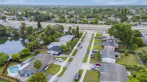 1523 SW 68th Way North Lauderdale FL 33068