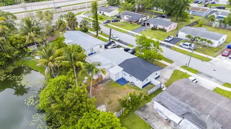 1523 SW 68th Way North Lauderdale FL 33068