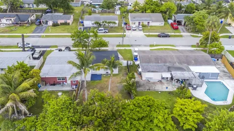 1523 SW 68th Way North Lauderdale FL 33068