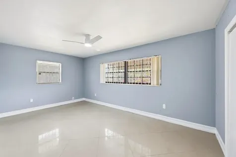740 E Evanston Circle E Fort Lauderdale FL 33312