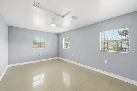 740 E Evanston Circle E Fort Lauderdale FL 33312