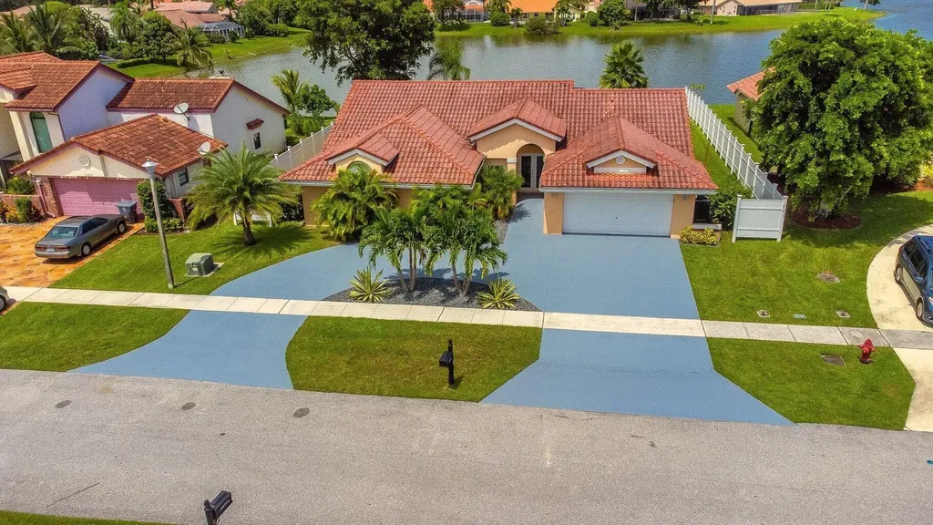 20725 Waters Edge Court Boca Raton FL 33498