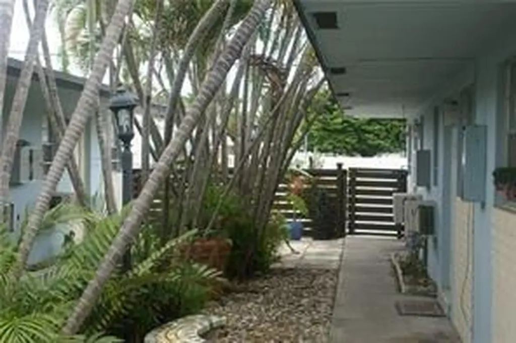 2220 N 19th Avenue Hollywood FL 33020