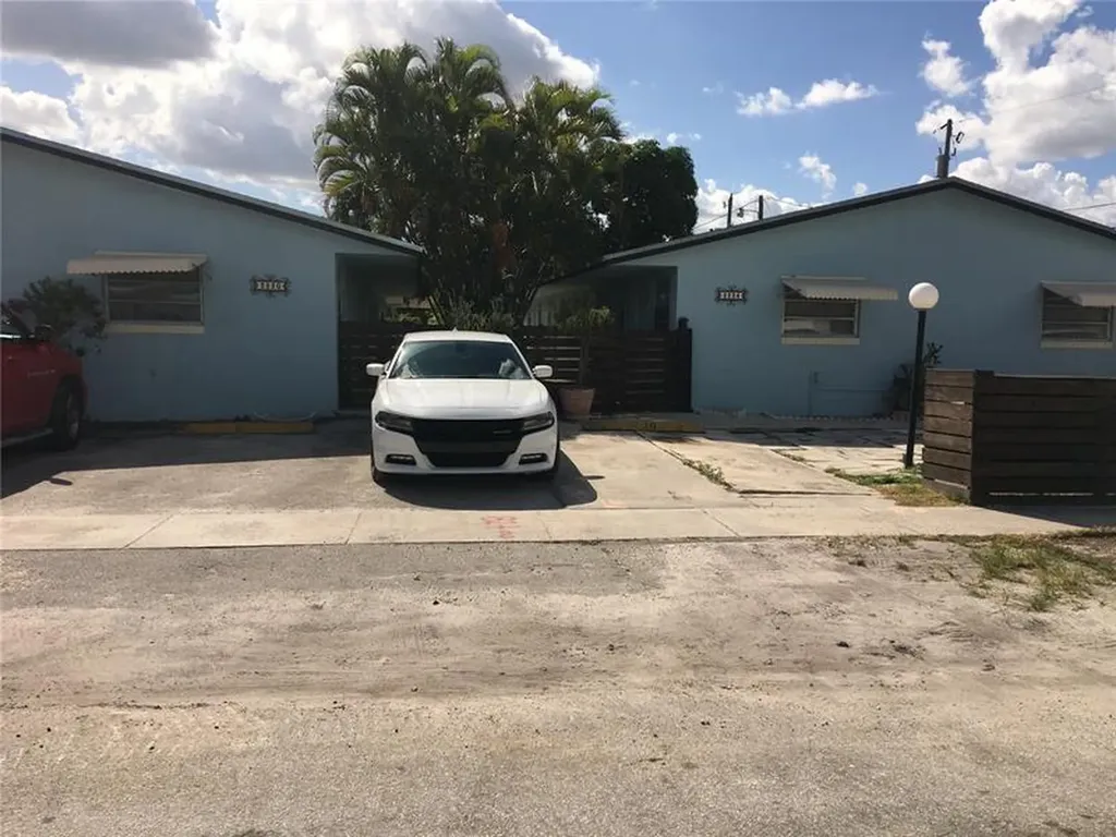 2220 N 19th Avenue Hollywood FL 33020