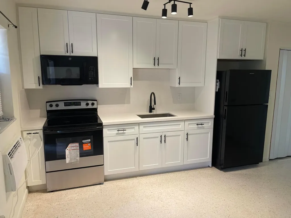 2220 N 19th Avenue Hollywood FL 33020