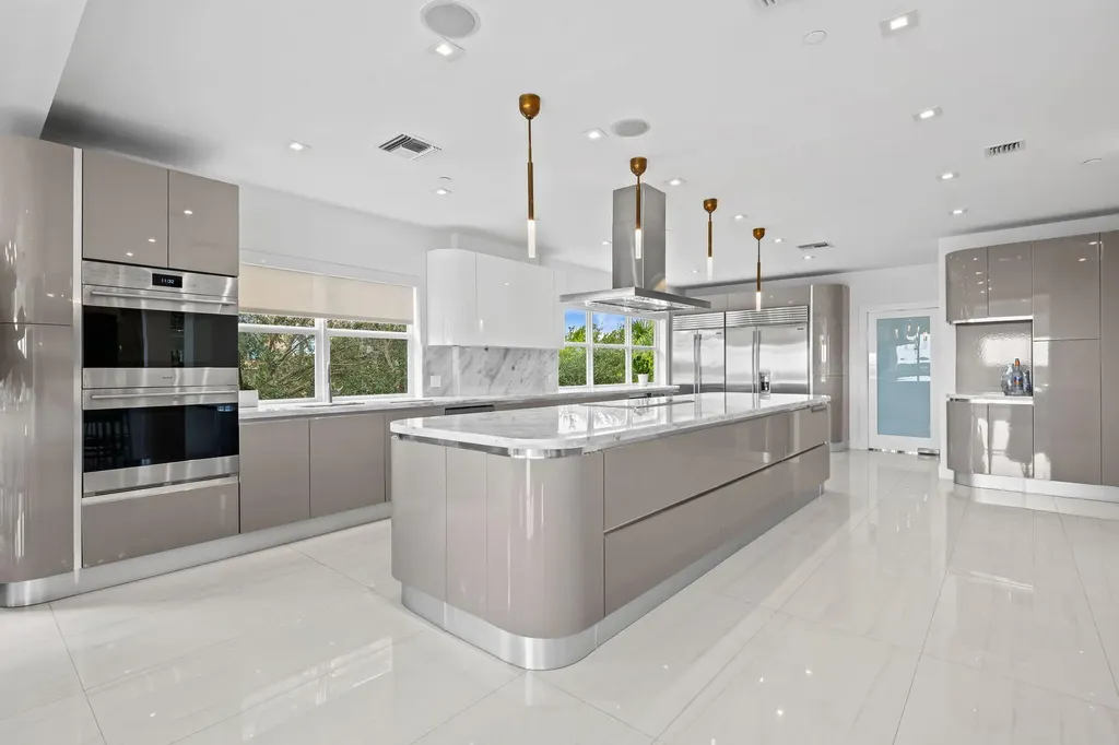 1050 Seminole Drive Fort Lauderdale FL 33304