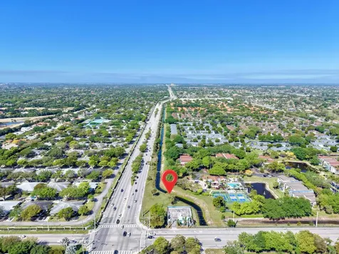 Xxxx Lawrence Road Boynton Beach FL 33436