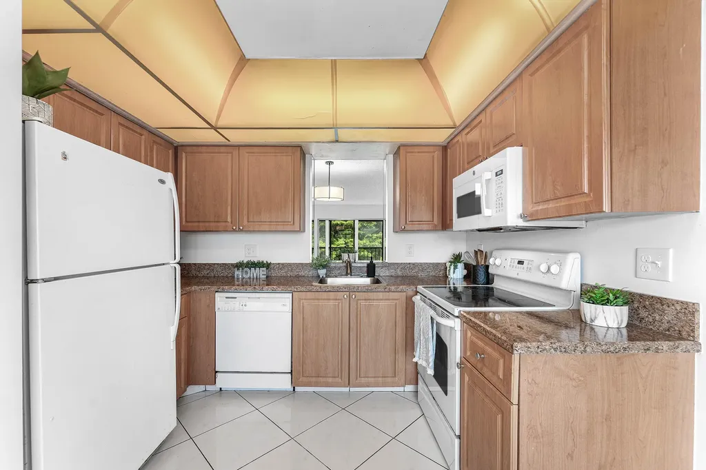 7301 Amberly Lane Delray Beach FL 33446