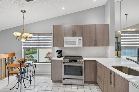 10223 N Circle Lake Drive Boynton Beach FL 33437