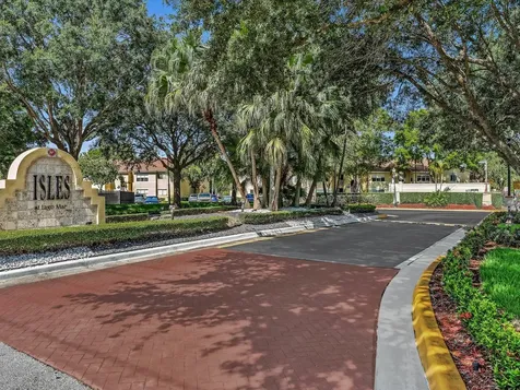 731 Vista Isle Drive Sunrise FL 33325