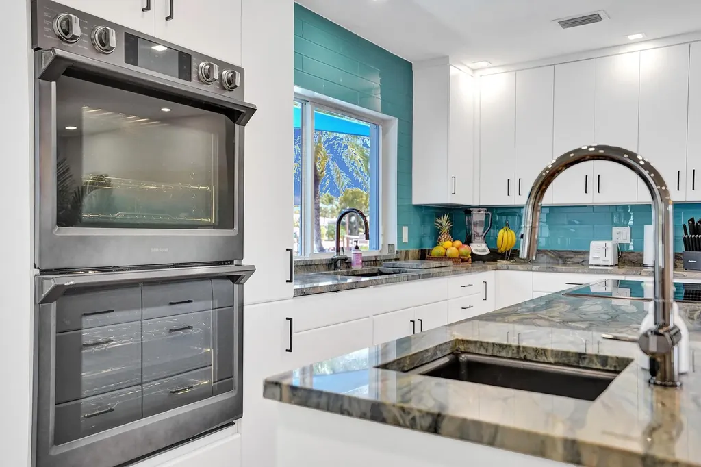 201 SE 11th Street Pompano Beach FL 33060