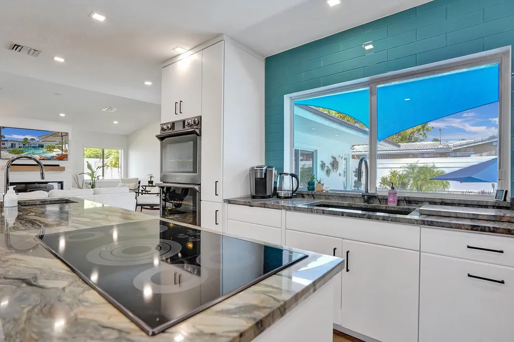 201 SE 11th Street Pompano Beach FL 33060