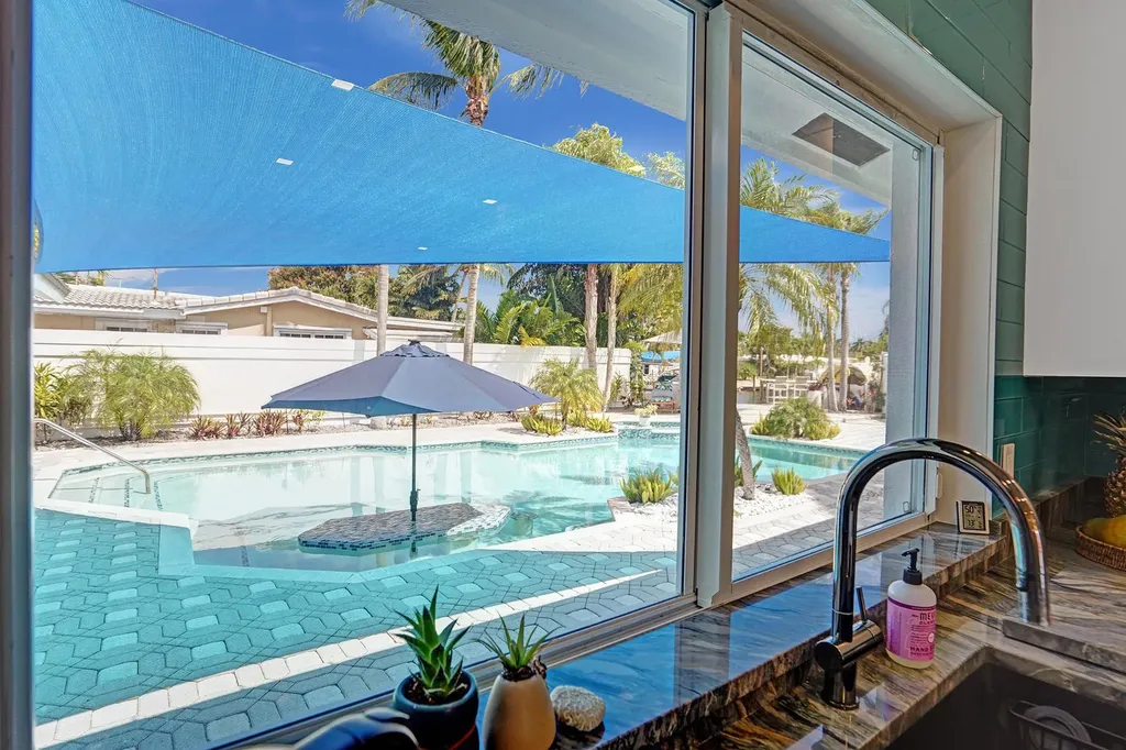 201 SE 11th Street Pompano Beach FL 33060