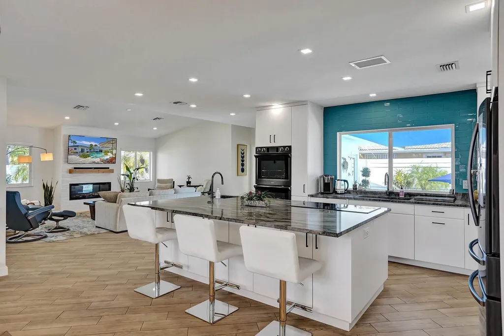201 SE 11th Street Pompano Beach FL 33060