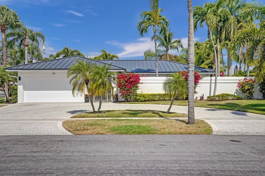 201 SE 11th Street Pompano Beach FL 33060