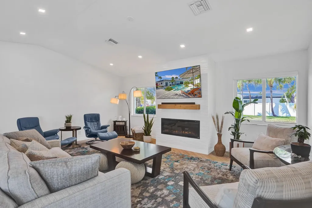 201 SE 11th Street Pompano Beach FL 33060