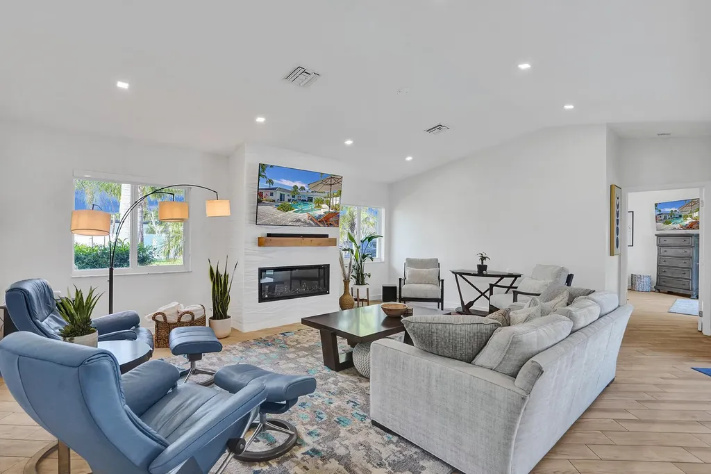201 SE 11th Street Pompano Beach FL 33060