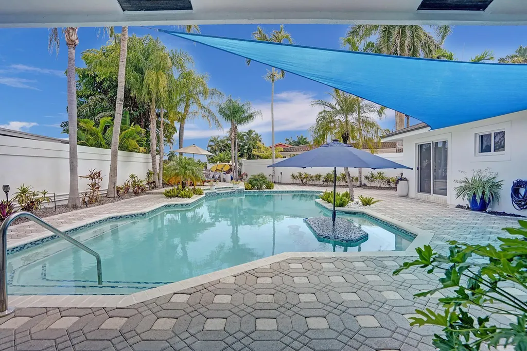 201 SE 11th Street Pompano Beach FL 33060