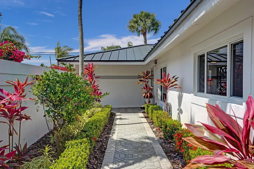 201 SE 11th Street Pompano Beach FL 33060