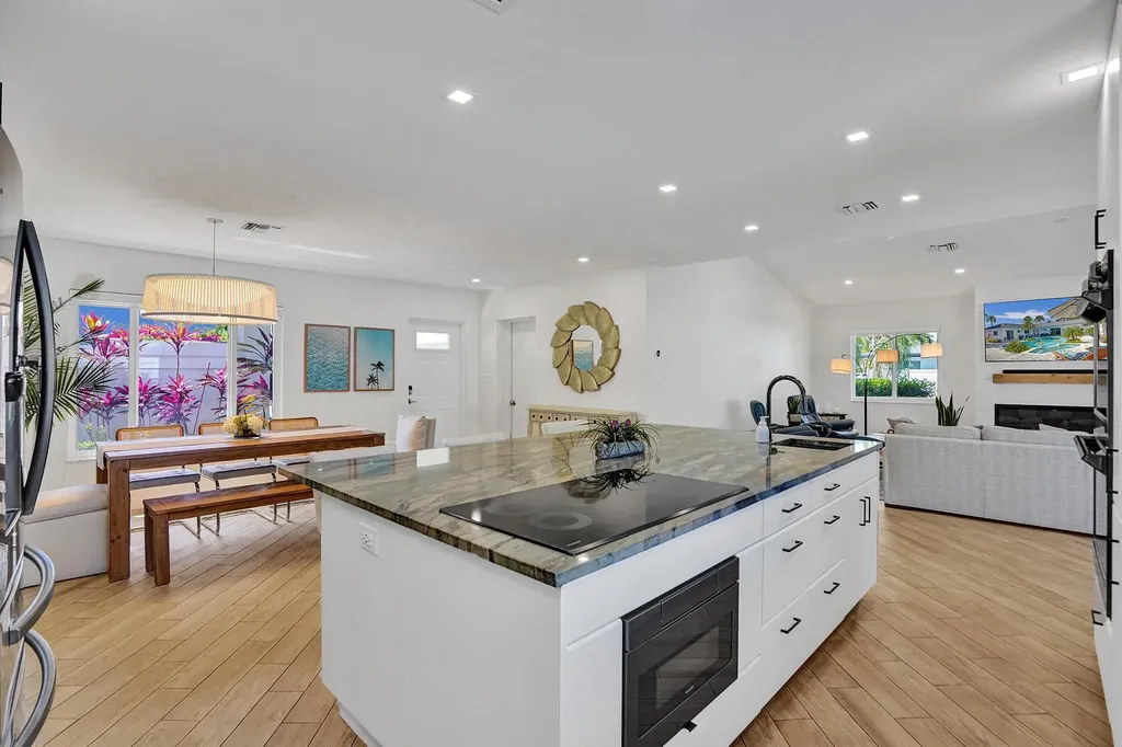 201 SE 11th Street Pompano Beach FL 33060