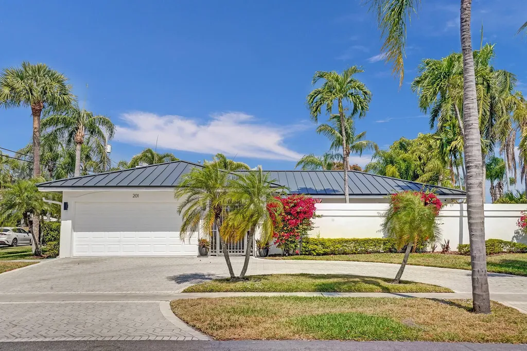 201 SE 11th Street Pompano Beach FL 33060